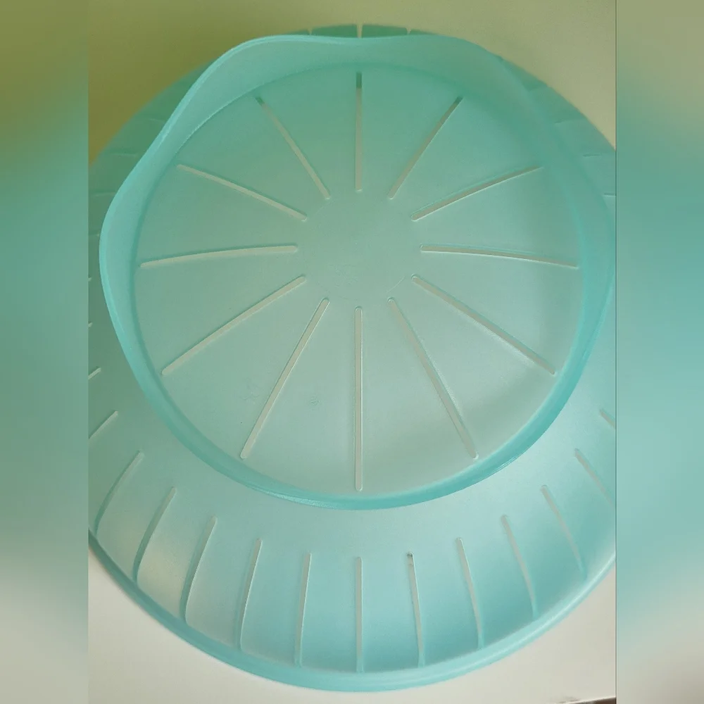 Tupperware Colander - Picture 3 of 3
